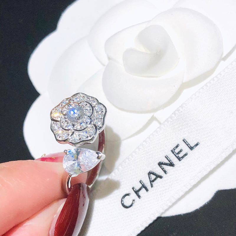18K Chanel Diamond Camelia Precieux Ring