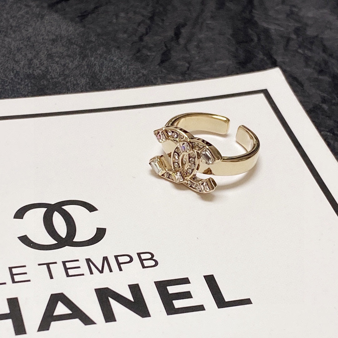 18K Chanel Crystals Ring