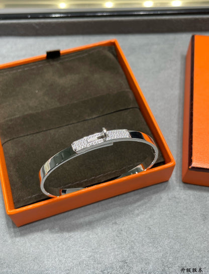 18K Kelly Small Model Diamond Hermes Bracelet