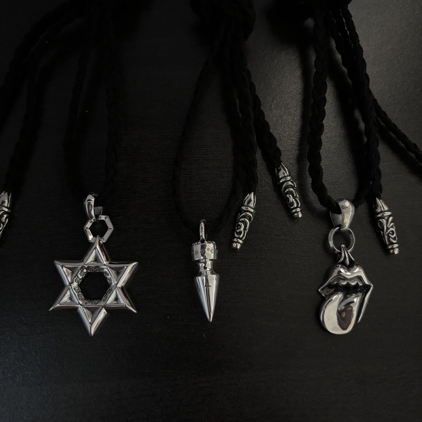 Chrome Hearts bullet-shaped six-pointed star tongue style leather rope necklace