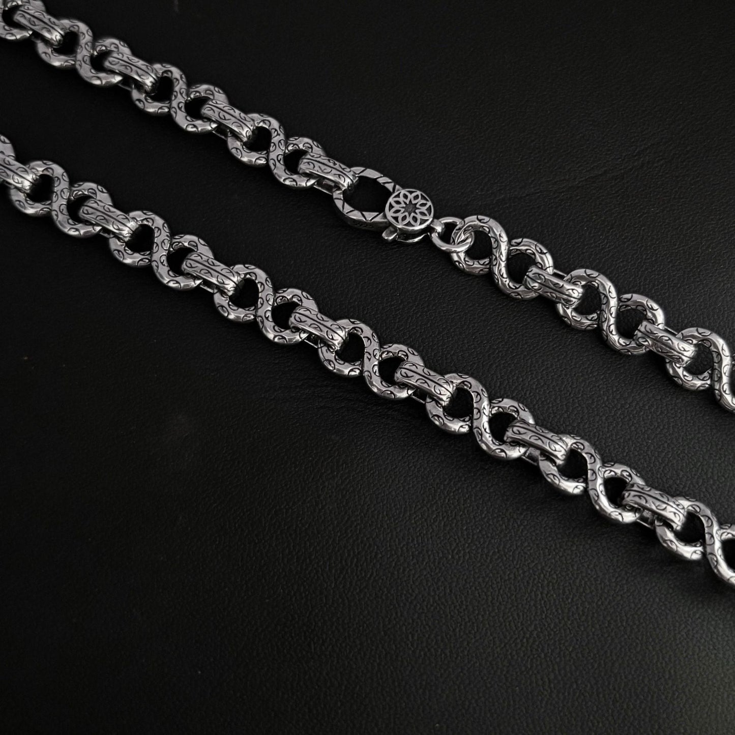Chrome Hearts Retro Eternal Vine 8-shaped Necklace