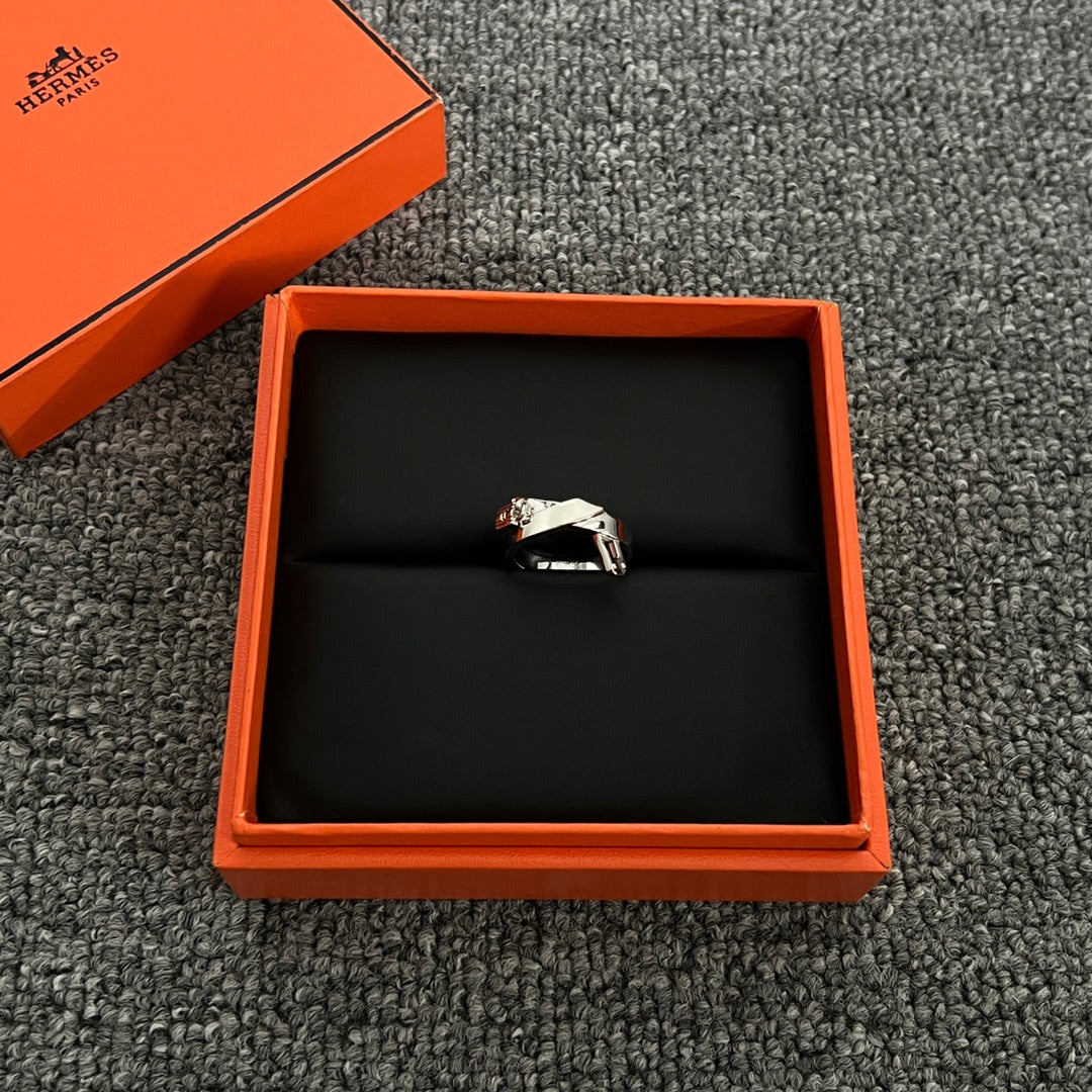 18K Kelly Gavroche Hermes Ring