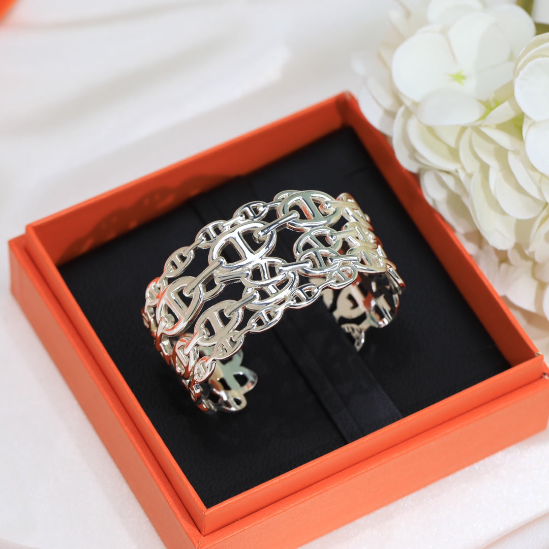18K Chaine D'Ancre Wide Cutwork Hermes Bracelet