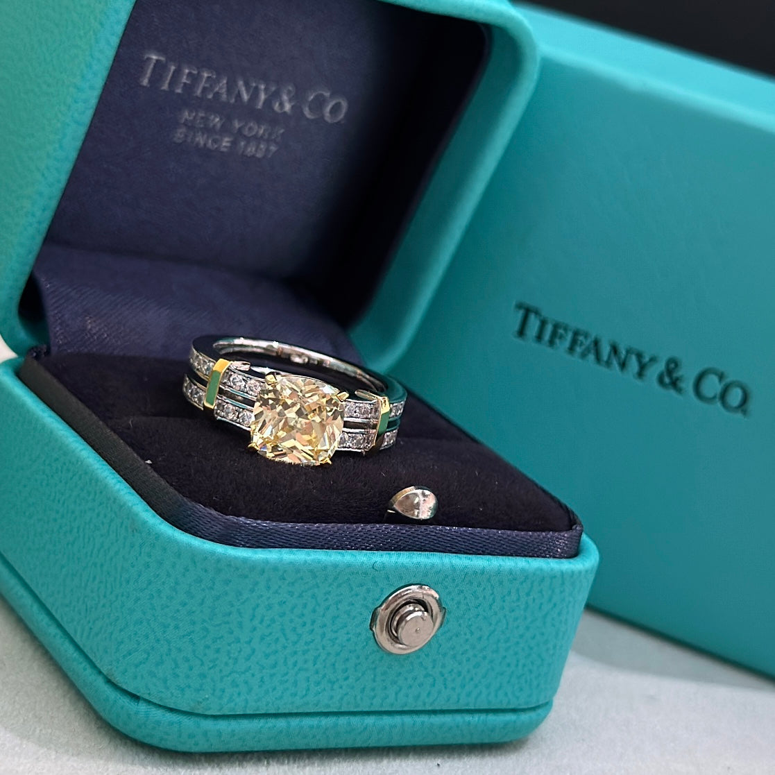 18K Tiffany Schlumberger Stone Ring