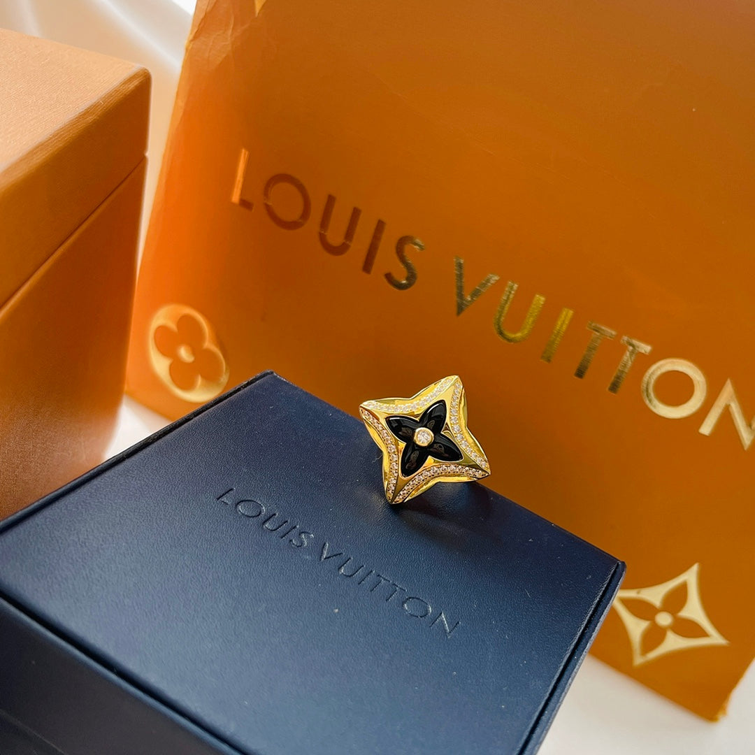 18K Louis Vuitton Ever Blossom Ring