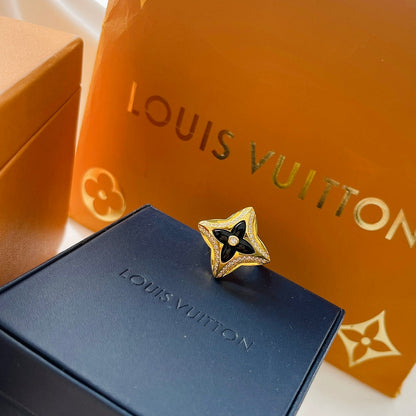 18K Louis Vuitton Ever Blossom Ring