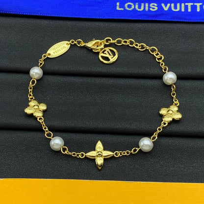 18K Louis Vuitton Blossom Pearl Bracelet