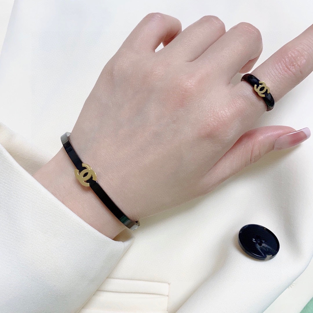 18K  Chanel Black Ring