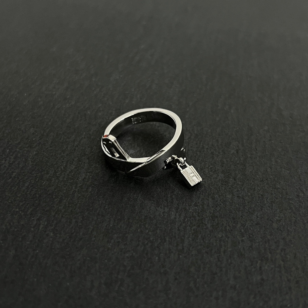 18K Kelly Gavroche Hermes Ring