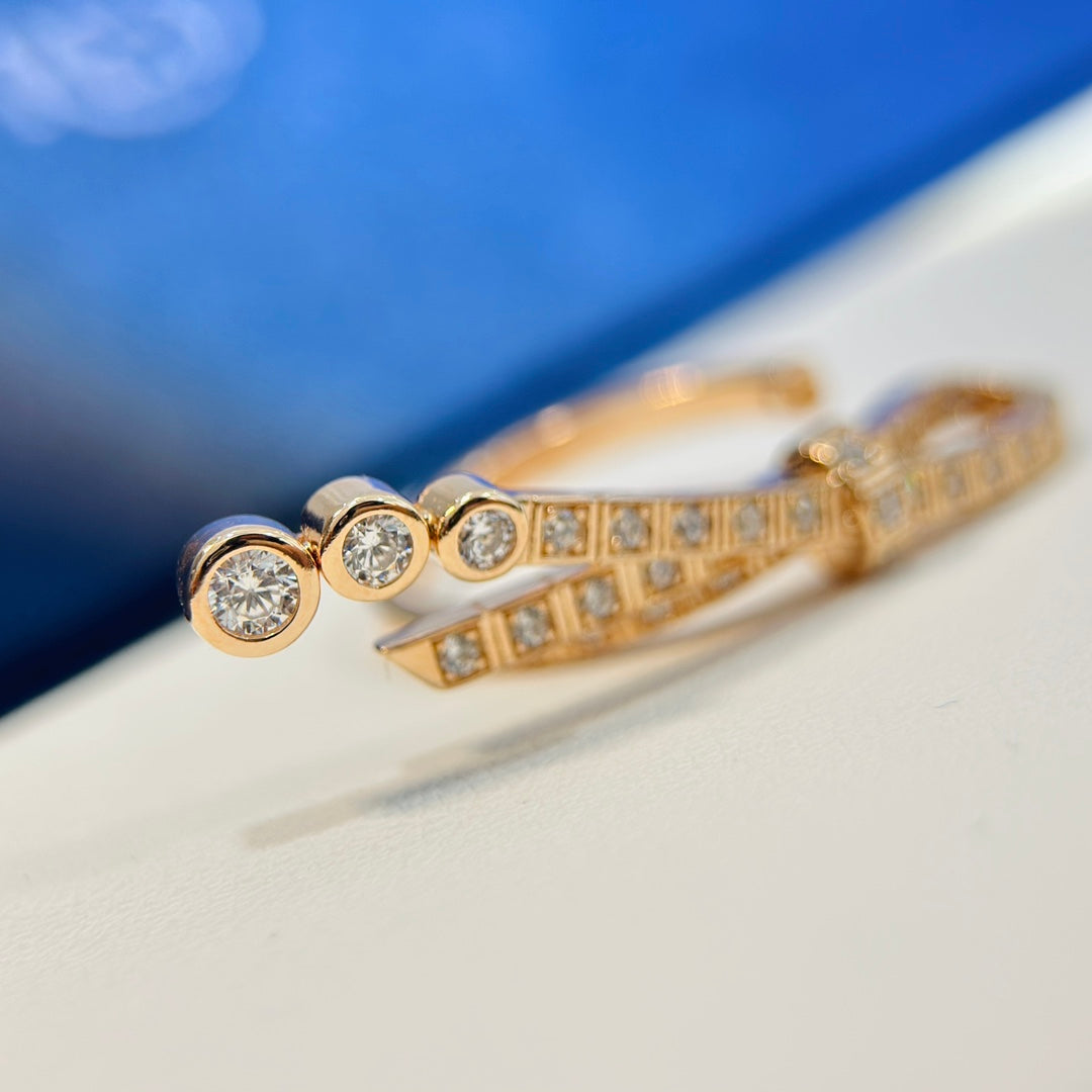 18K  Chanel Ruban Diamonds Ring