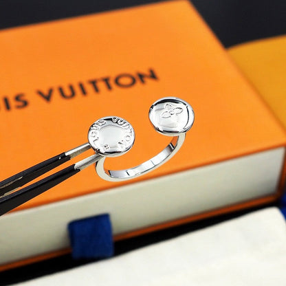 18K Louis Vuitton Studs Ring