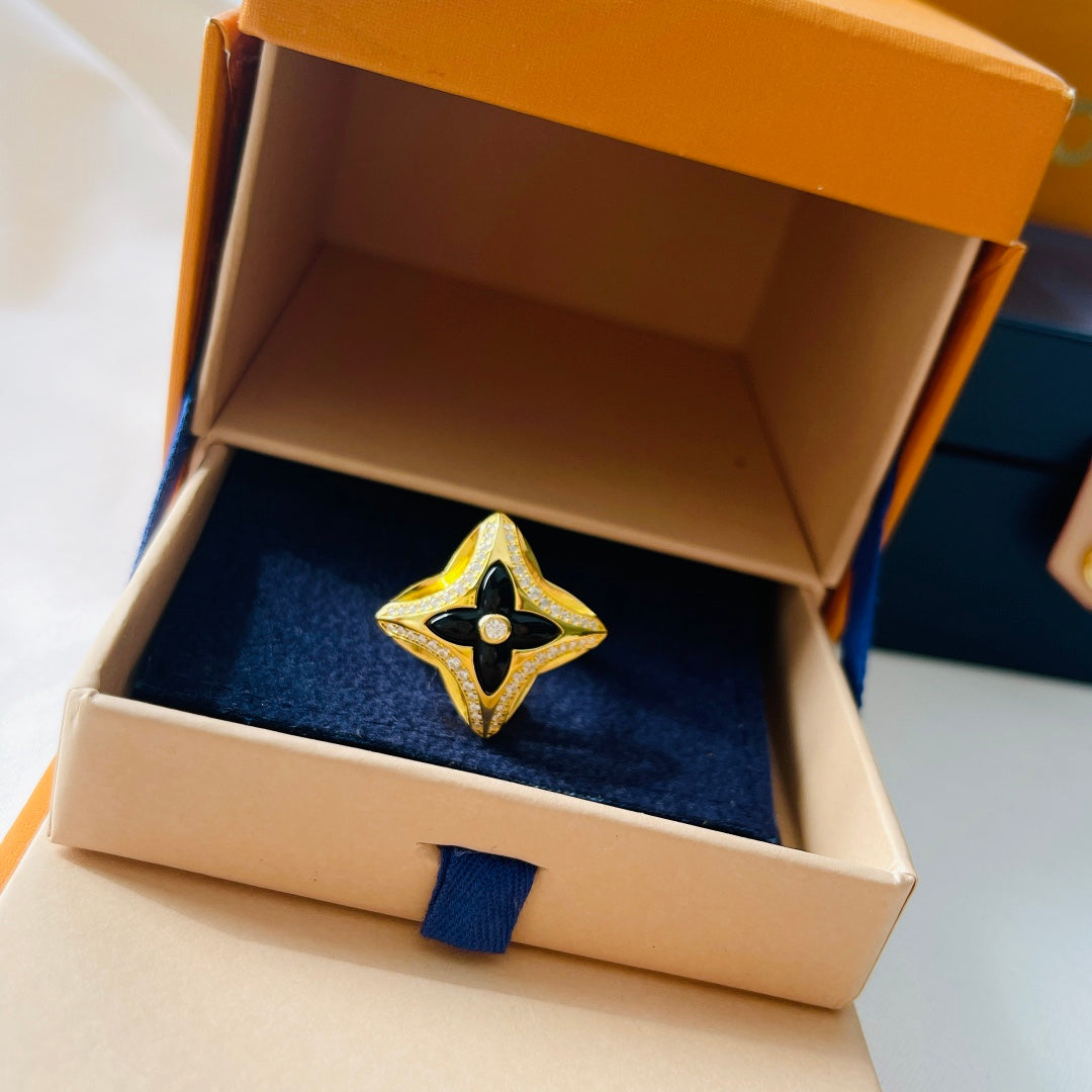 18K Louis Vuitton Ever Blossom Ring