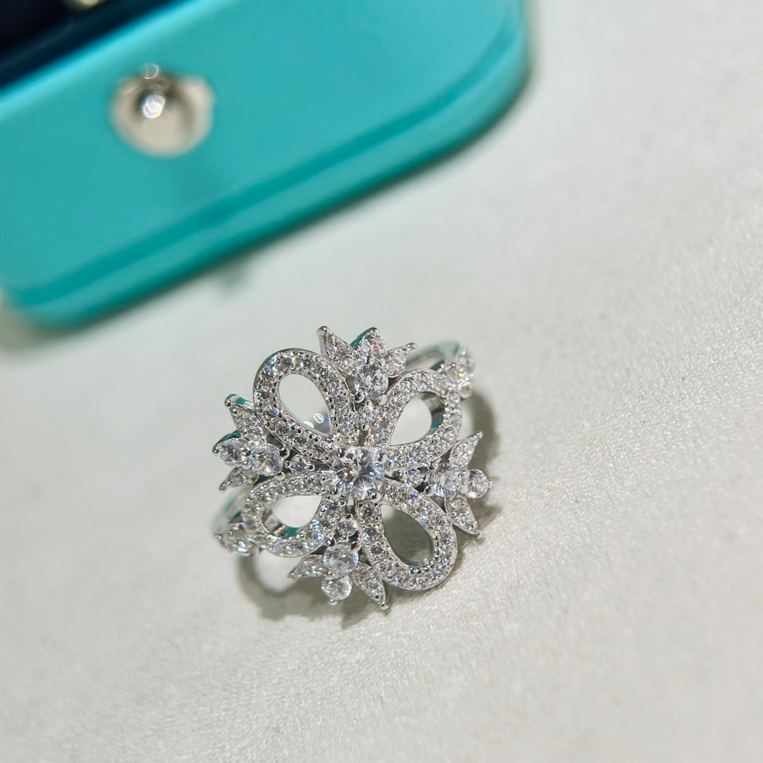 18K Tiffany Vinatge Flower Ring