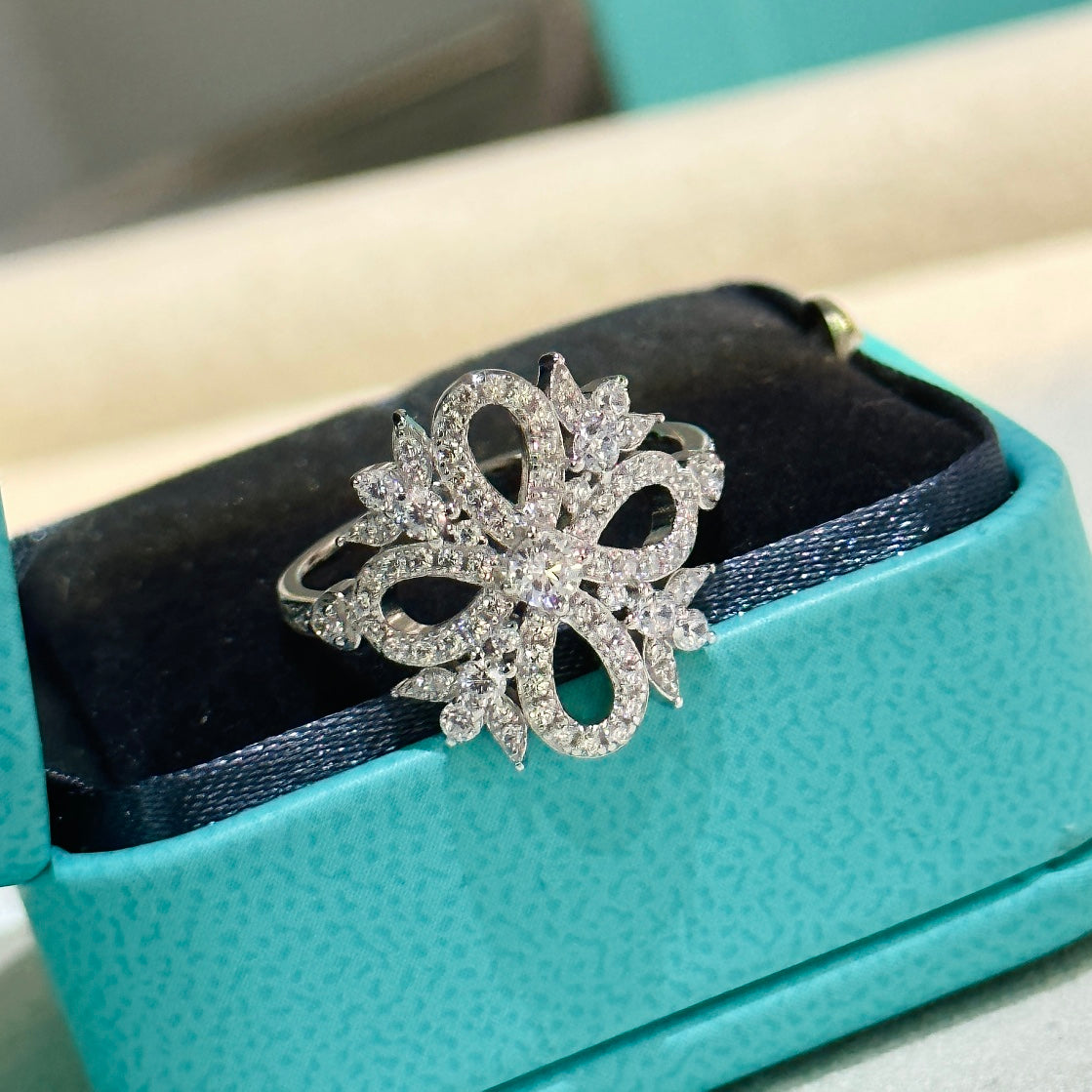 18K Tiffany Vinatge Flower Ring