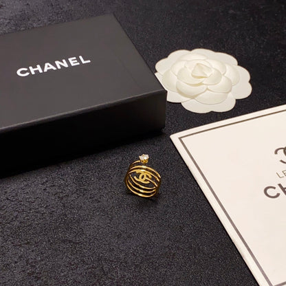 18K  Chanel Vintage Pearl Ring